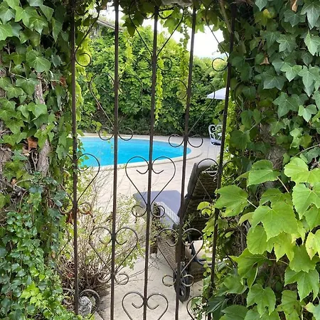 Sleeps 11 With Shared Pool 度假居