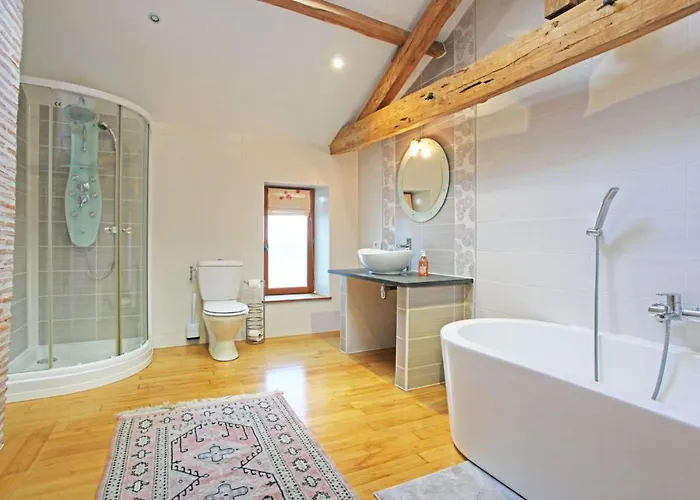 Casa de Férias Sleeps 11 With Shared Pool