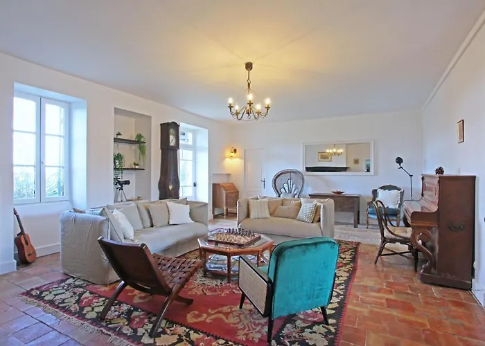 Casa de Férias Sleeps 11 With Shared Pool